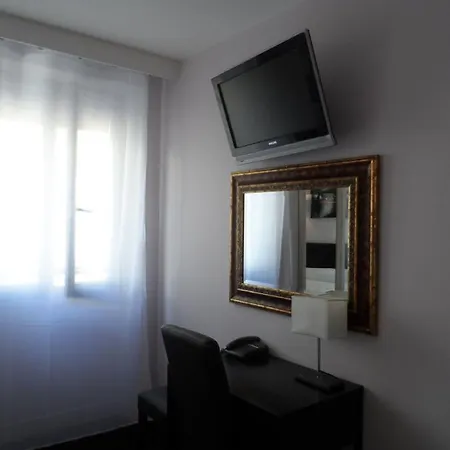 ホテル プランス モンソー パリ