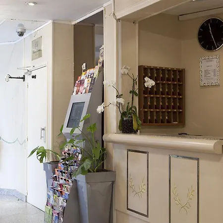 ホテル プランス モンソー 3*