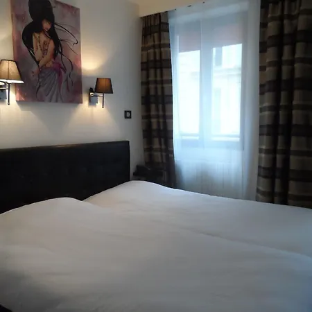 Otel Monceau 2*