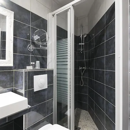 Otel Monceau 2*