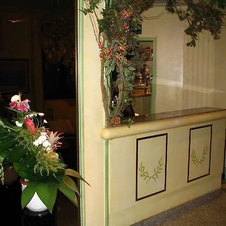 Monceau فندق باريس