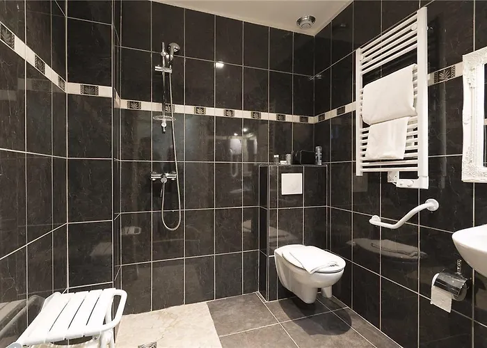 Отель Monceau 3*