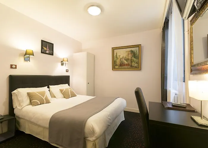Отель Monceau 3*