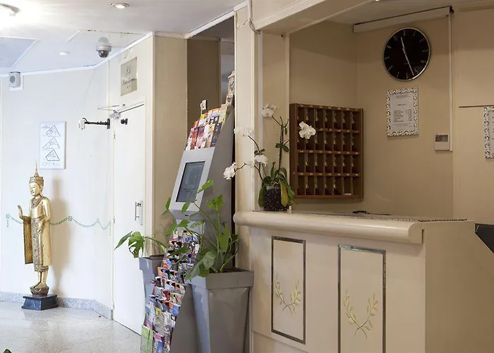 Отель Monceau 3*